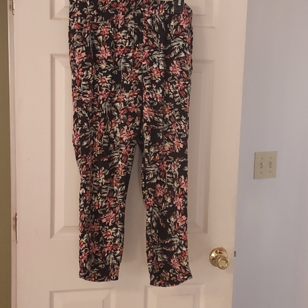 Lightweight pants, black floral